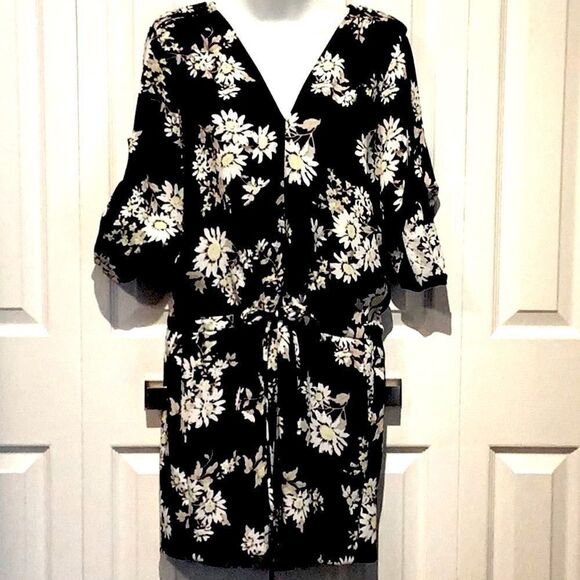 LE CHATEAU V-NECK NAVY BLUE OVERSIZED TIE WAIST ROMPER SIZE S NWOT - Picture 1 of 15